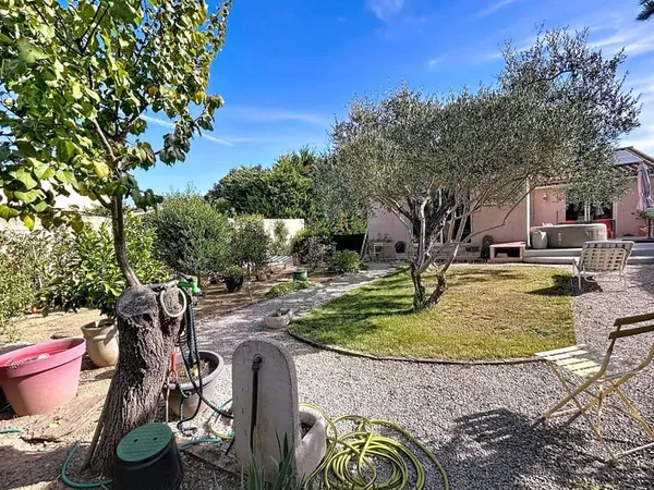 Villa avec studio - MONTADY