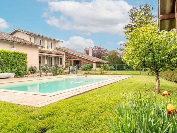 Maison 6 pièces 243 m²
