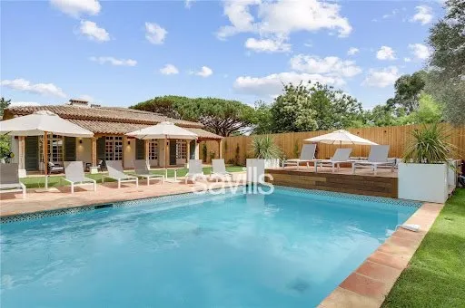 Villa 9 pièces 345 m²