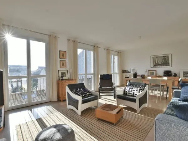 Bel appartement rénové P3 de 85,45m2 au 3ème étage, avec gar