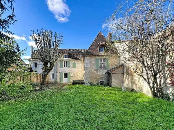Maison 10 pièces 280 m²