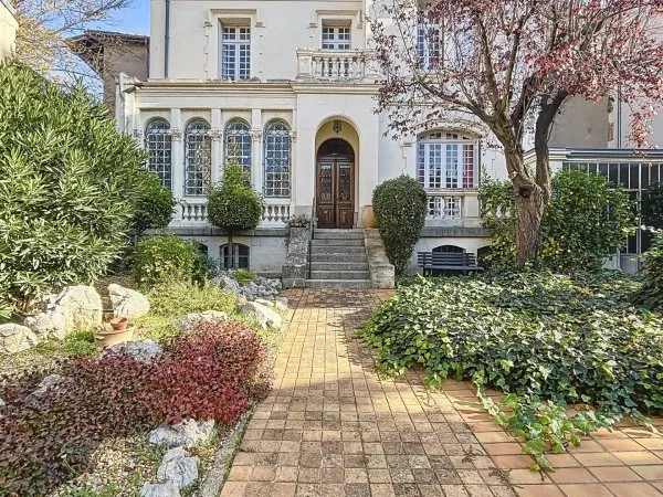 Maison 9 pièces 323 m²