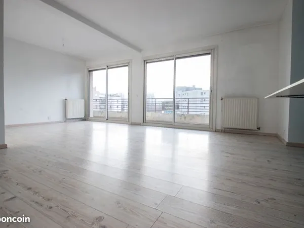 T4 Traversant 100 m² rénové, lumineux superbe vue sur les montagne secteur gendarmerie Léon Blum Gre