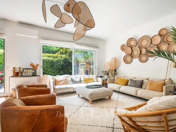 Paris 16eme - Sainte Perrine, maison familiale 180 m², 4 chambres, 2 parkings.