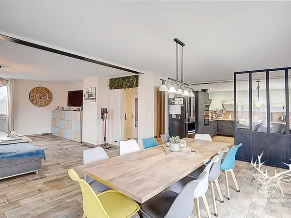 Maison de 185m2 à La Chapelle De La Tour avec jardin et garage