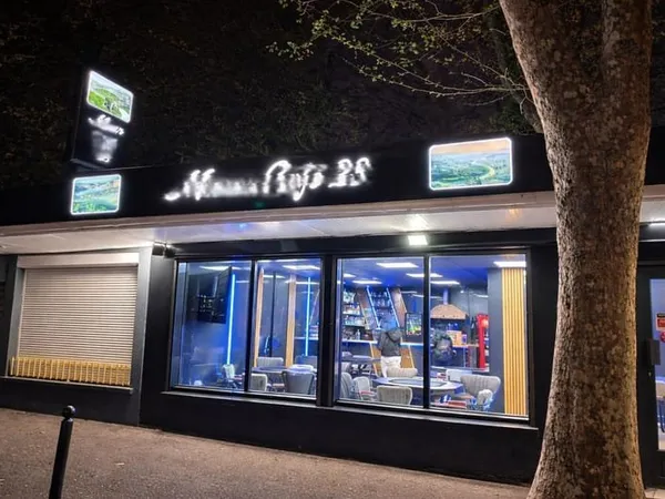 Salon de thé refait à neuf - fort CA à développer!