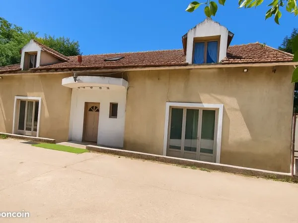 Maison 5 chambres 140m² - Hangar 300 m² - 1 500 m² de terrain