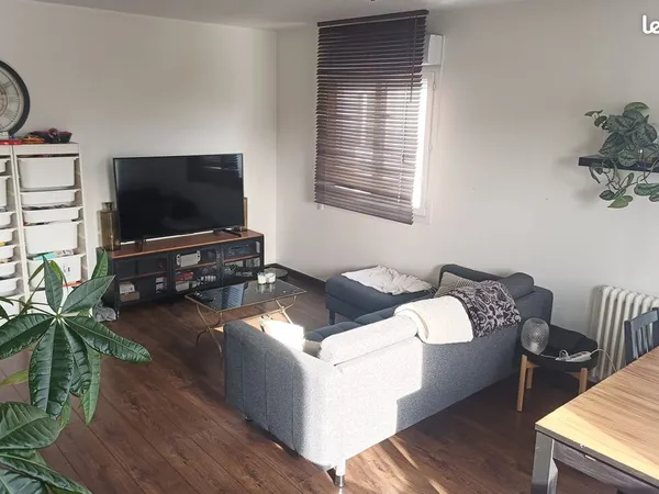 Ile de Nantes - Appartement T4 de 77m² au dernier étage avec annexes