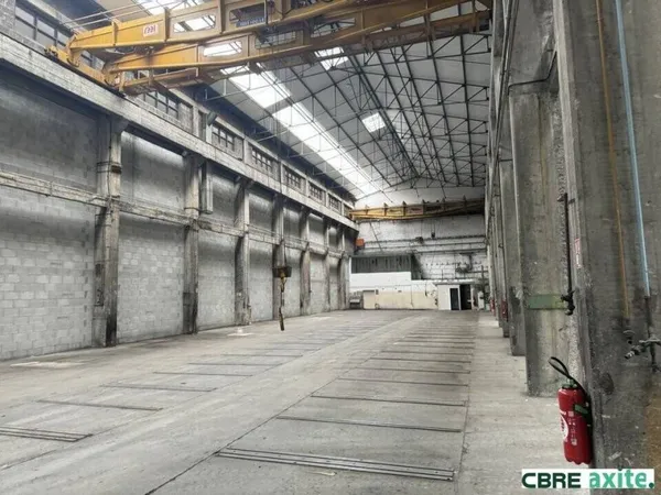 Local d'activité 710 m²