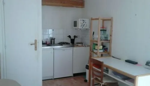 Loue Studio meublé centre Chartres 18m²