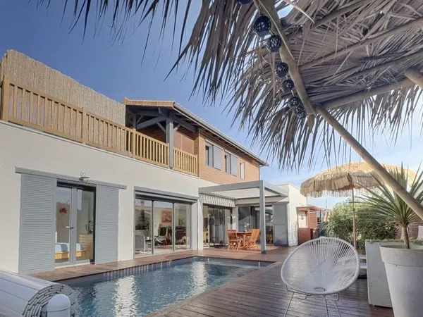 GUJAN MESTRAS ! Maison 4 pièces de 109 m2, terrasse, toit-te