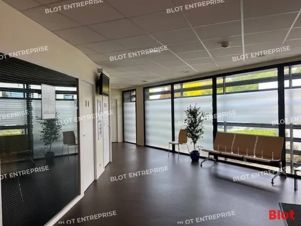 Bureaux 275 m²