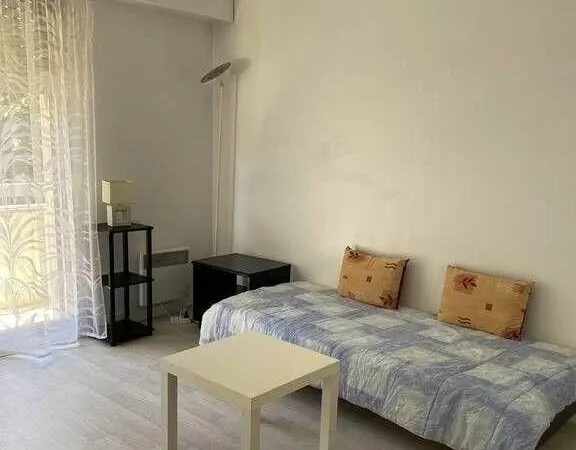 Beau studio meublé 24m²