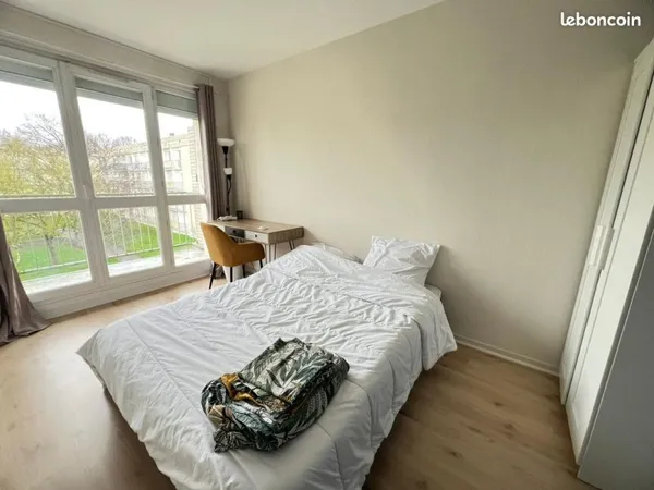 Chambre meublée avec balcon - Colocation - Rennes Sud