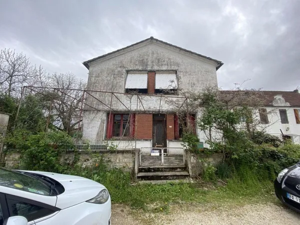 MAISON A RENOVER DE 132 M² AU COEUR DU VILLAGE DE SAUZET