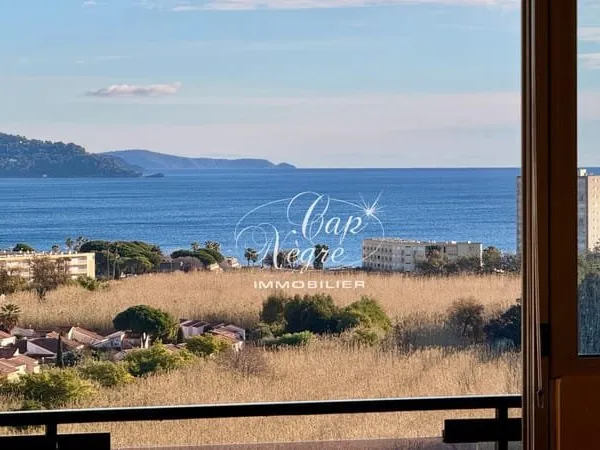 Appartement vue mer à vendre au Lavandou proche de la Favière