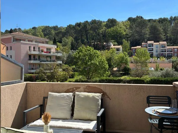 🏡 Appartement 3 pièces dernier étage - Vue dégagée - Terrasse bois, piscines, parking, cave - Mougin