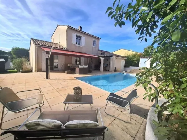 LUMINEUSE VILLA 5 PIECES AVEC PISCINE A ROQUBRUNE SUR ARGENS