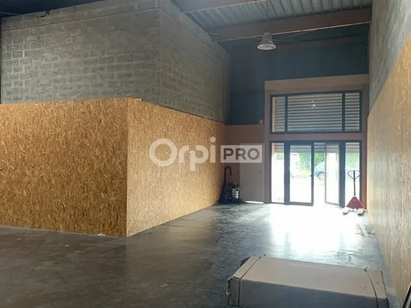 Local d'activité 240 m²