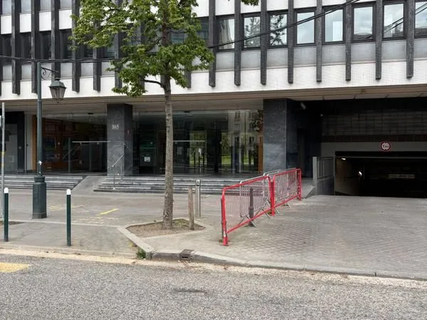 Place de parking sécurisée pour grand véhicule - Neuilly-sur-Seine (92)