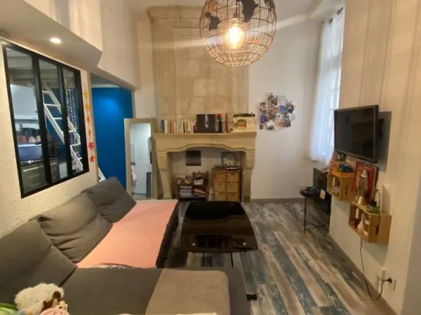 BORDEAUX - QUARTIER SAINT PAUL - STUDIO DE 20 M² AVEC MEZZANINE DE 8M² . Benoît TREMENT - O6 51 26 2