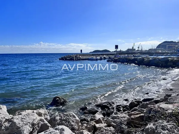 Avp Immo - La Ciotat T3 avec Grande Terrasse !