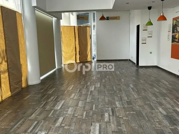 Local commercial 205 m²