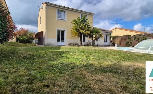 Maison familiale avec piscine à 10 minutes à pied de l'école