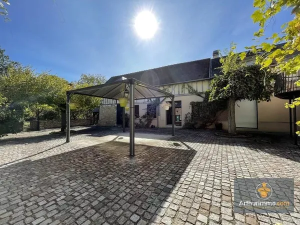 Maison familiale de 223 m² avec grand jardin au bord de l'Esches