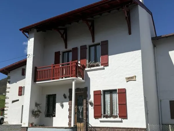 Maison de ville centre bourg de Macaye