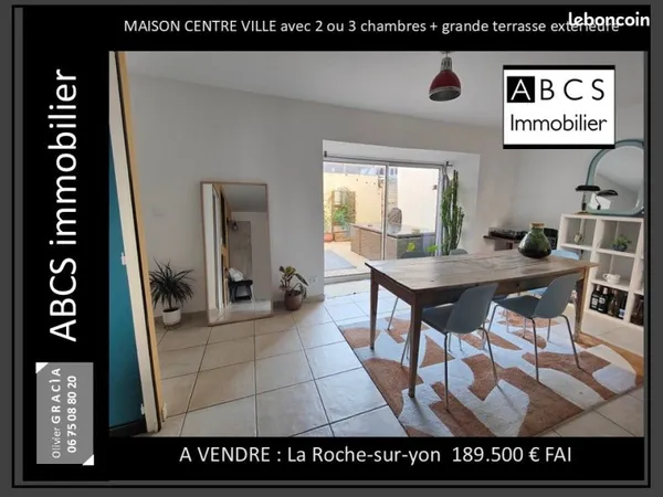 Maison de ville avec grande terrasse extérieure