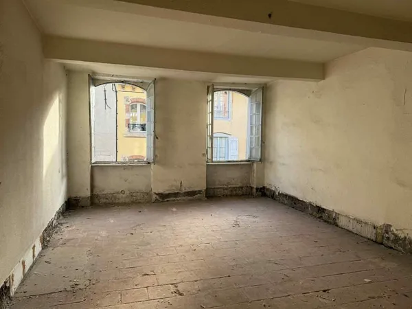 Immeuble de caractère à rénover Emplacement premium dans l