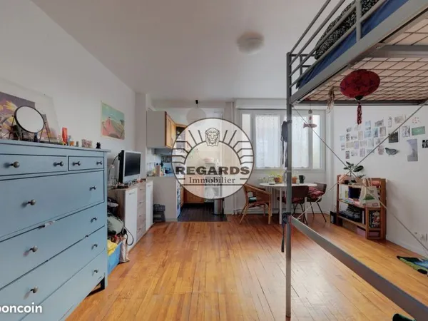 Place jules ferry- studio de 27m² en bon etat general