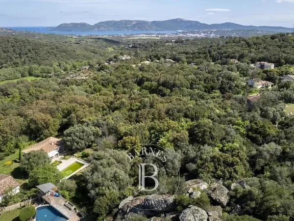 Exclusivité - Porto-Vecchio, terrain constructible avec permis et aperçu mer et montagnes