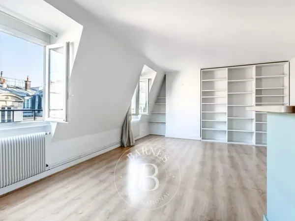 Batignolles - étage élevé - ascenseur - 1 chambre