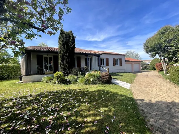Maison familiale dans un secteur très agréable de la commune de BIAS
