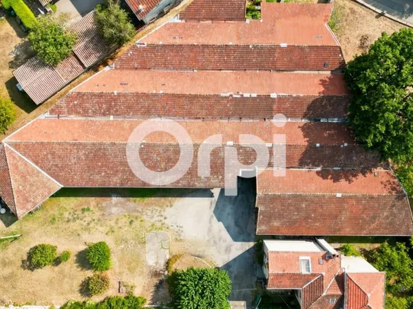 1300m² de hangars et une maison de caractère ancienne