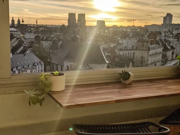 Location T4 de 90m² meublé, en bas de la place des Lices avec un vue magnifique