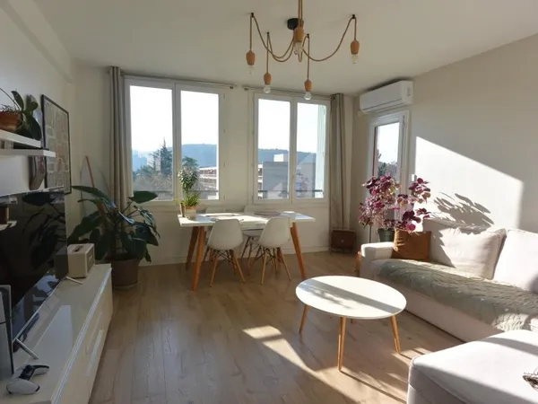 Secteur sud - Appartement entièrement rénové proche écoles et commerces
