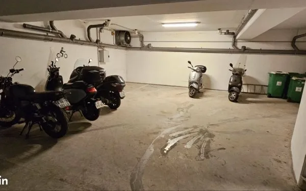 Emplacement parking auto,moto, vélo, trottinette, scooter