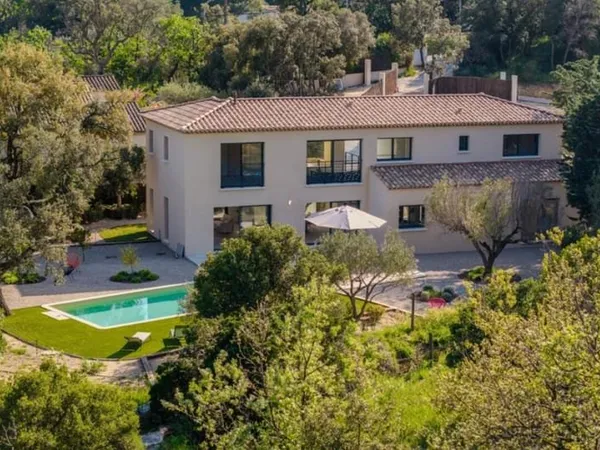 Maison - Le Plan-de-la-Tour - 243m²