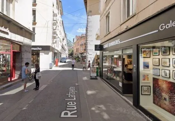 Local commercial 880 m²
