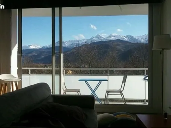 Studio meublé avec balcon sans vis à vis et parking