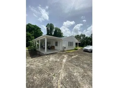 local commercial / Bureaux 180 m2 Le Lamentin