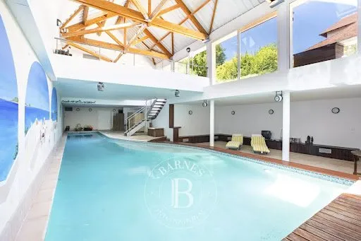 Maison 9 pièces 285 m²