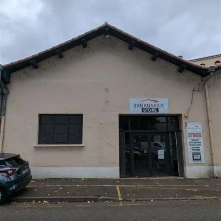 Local commercial avec extérieur