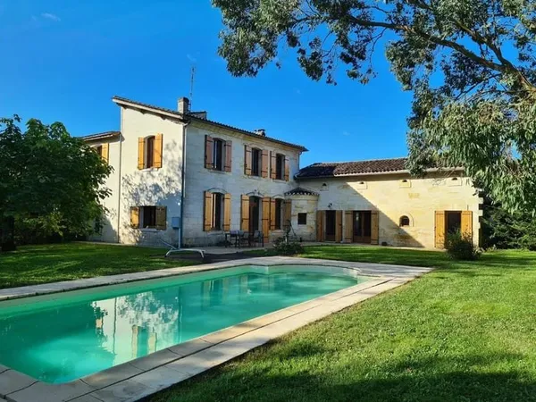 Maison 5 pièces 270 m²