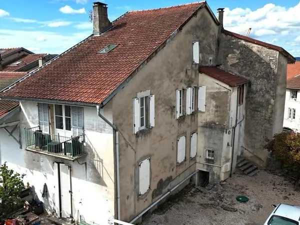 Immeuble de rapport au centre d'Arinthod - Monopropriété