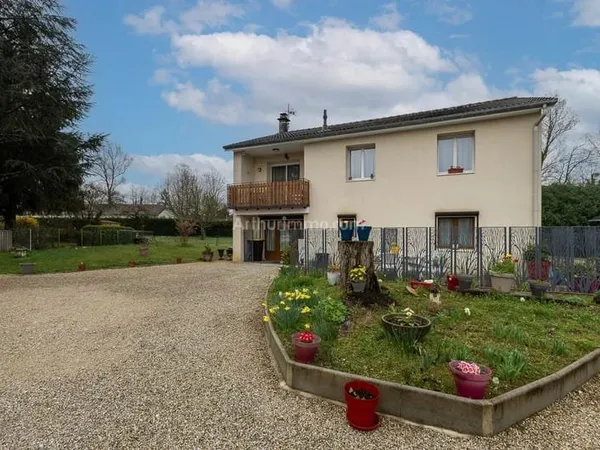MAISON AVEC 2 ESPACES DE VIE POSSIBLE - ST VICTOR DE MORESTEL