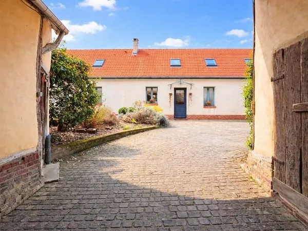 Propriété de charme avec maison principale de 125m2, et mais